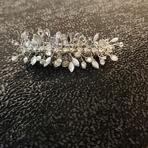 White rhrimstones and crystal glass diamond hair brooch